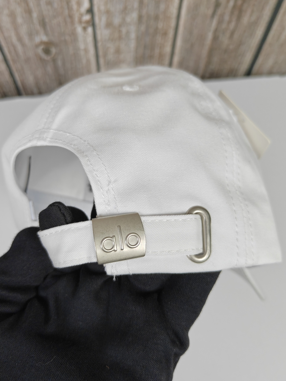 ALO Yoga White Cap with Black Logo - Picture 3 of 4